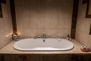 Rhino Watch safari Lodge