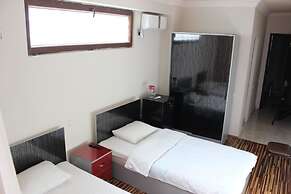 Dolphin hotel