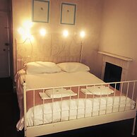 Tourian Lounge Hotel