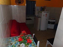 Flat na Praia de Itapuã no Térreo com AR-Condicionado - SEM TAXAS