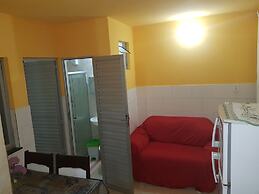 Flat na Praia de Itapuã no Térreo com AR-Condicionado - SEM TAXAS