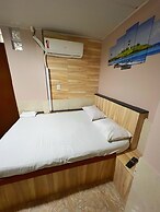 Flat na Praia de Itapuã no Térreo com AR-Condicionado - SEM TAXAS