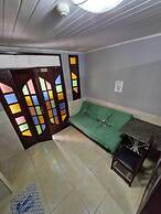 Flat na Praia de Itapuã no Térreo com AR-Condicionado - SEM TAXAS