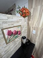 Flat na Praia de Itapuã no Térreo com AR-Condicionado - SEM TAXAS