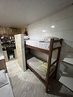 Flat na Praia de Itapuã no Térreo com AR-Condicionado - SEM TAXAS