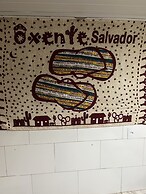 Flat na Praia de Itapuã no Térreo com AR-Condicionado - SEM TAXAS