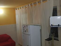 Flat na Praia de Itapuã no Térreo com AR-Condicionado - SEM TAXAS