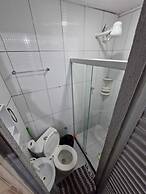 Flat na Praia de Itapuã no Térreo com AR-Condicionado - SEM TAXAS