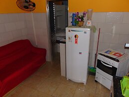 Flat na Praia de Itapuã no Térreo com AR-Condicionado - SEM TAXAS