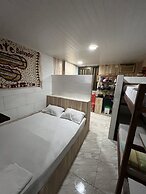 Flat na Praia de Itapuã no Térreo com AR-Condicionado - SEM TAXAS