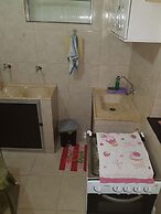 Flat na Praia de Itapuã no Térreo com AR-Condicionado - SEM TAXAS