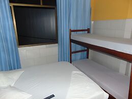 Flat na Praia de Itapuã no Térreo com AR-Condicionado - SEM TAXAS