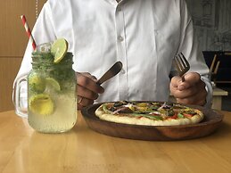 Holiday Inn Express Hyderabad Banjara Hills by IHG