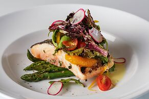 Holiday Inn Edmonton South - Evario Events by IHG