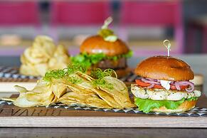 Holiday Inn Edmonton South - Evario Events by IHG