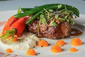 Holiday Inn Edmonton South - Evario Events by IHG