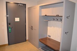 Holiday Inn Edmonton South - Evario Events by IHG