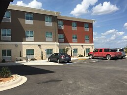 Holiday Inn Express And Suites Junction by IHG