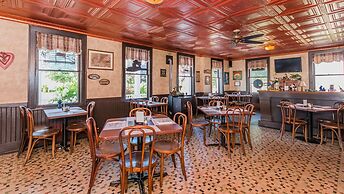 Historic Hotel Broadalbin