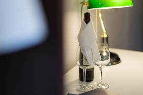 S Central Hotel & Spa