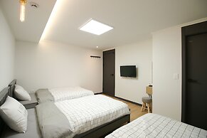 Heima Guesthouse Hongdae