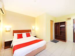 Super OYO 447 Comfort Hotel Meru
