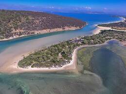 Steeles Island Retreat