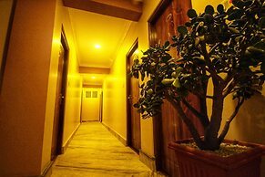 Himalayan Sherpa INN