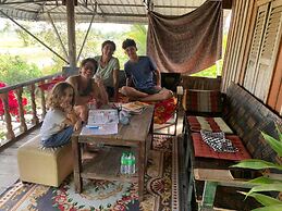 Family Batcave Homestay - Hostel