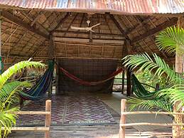 Family Batcave Homestay - Hostel