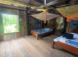 Family Batcave Homestay - Hostel