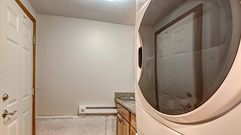 Main Street Lookout 3 Bedroom Townhouse by RedAwning