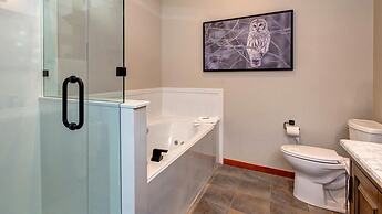 Main Street Lookout 3 Bedroom Townhouse by RedAwning