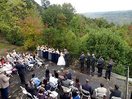 Garden Inn Bed & Breakfast at Bee Rock