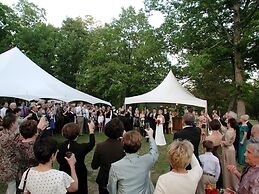 Garden Inn Bed & Breakfast at Bee Rock