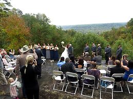 Garden Inn Bed & Breakfast at Bee Rock