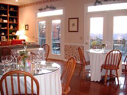 Garden Inn Bed & Breakfast at Bee Rock