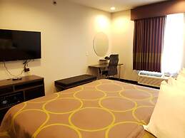 Super 8 by Wyndham St. Louis North