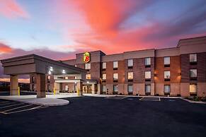 Super 8 by Wyndham St. Louis North