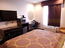 Super 8 by Wyndham St. Louis North