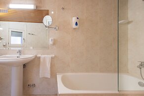 Hotel Oros by Nexta