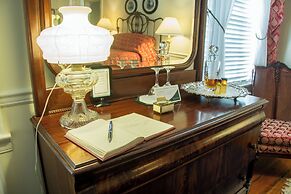 The Richard Johnston Inn & 1890 Caroline House