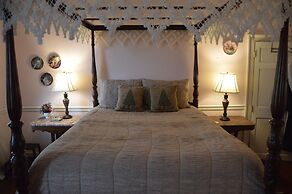 The Richard Johnston Inn & 1890 Caroline House