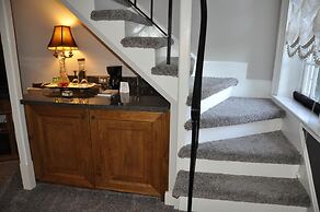 The Richard Johnston Inn & 1890 Caroline House