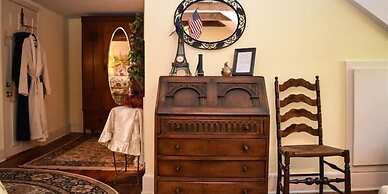 The Richard Johnston Inn & 1890 Caroline House