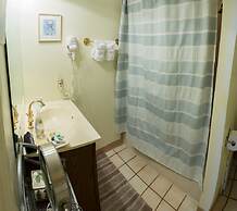 The Richard Johnston Inn & 1890 Caroline House