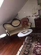 The Richard Johnston Inn & 1890 Caroline House