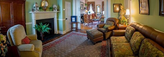 The Richard Johnston Inn & 1890 Caroline House