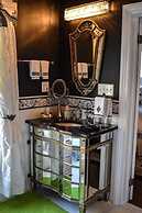 The Richard Johnston Inn & 1890 Caroline House