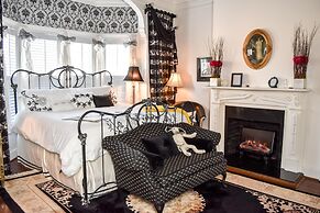 The Richard Johnston Inn & 1890 Caroline House